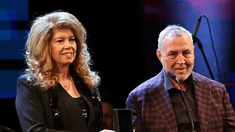 Ето на кого Йотова връчи Почетния знак на президента