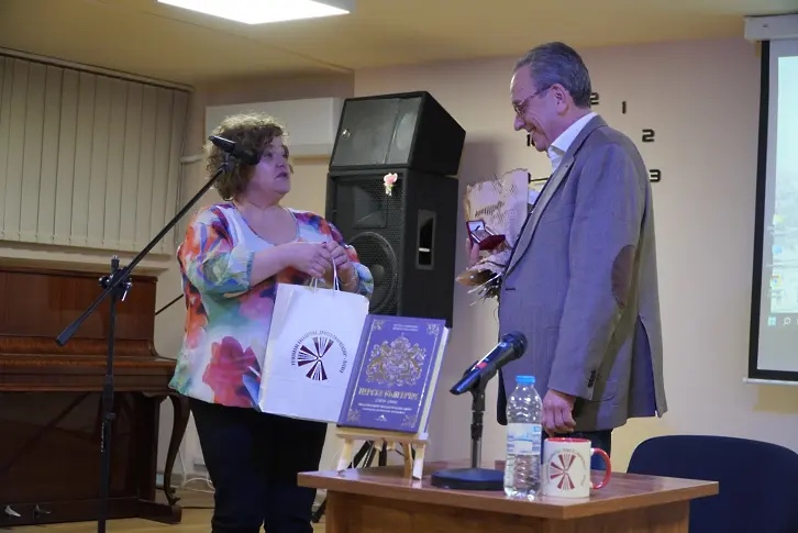 Проф. Петър Стоянович гостува в Регионална библиотека "Христо Смирненски"