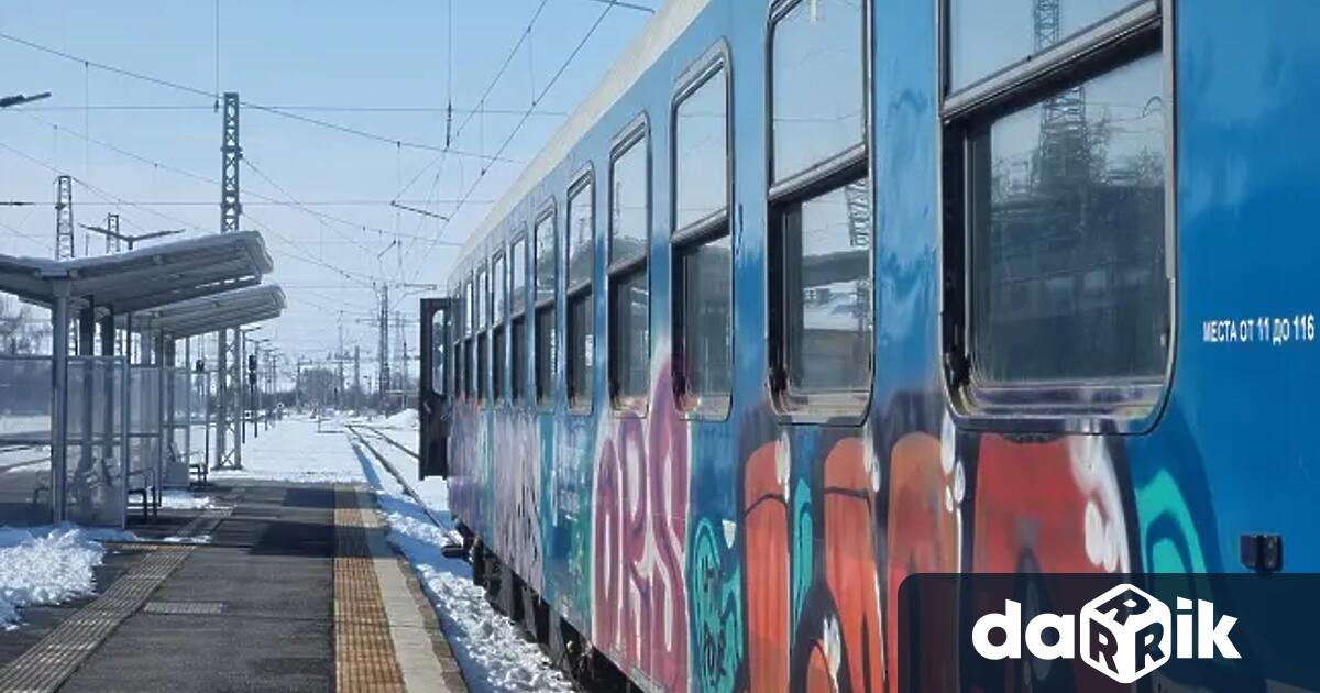 Локомотив на товарен влак аварира малко преди гара Тъжа Заради блокирането