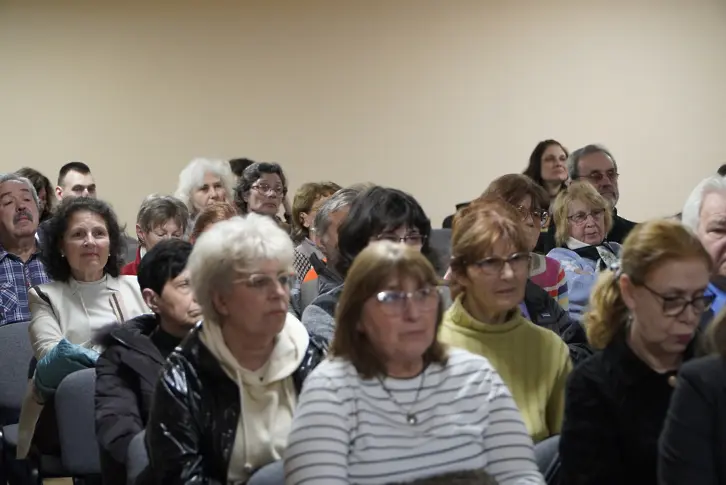 Проф. Петър Стоянович гостува в Регионална библиотека "Христо Смирненски"