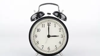 Тази нощ местим стрелките на часовника с час напред