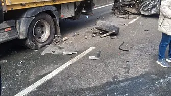 Катастрофа край Бачково затруднява движението, има пострадал