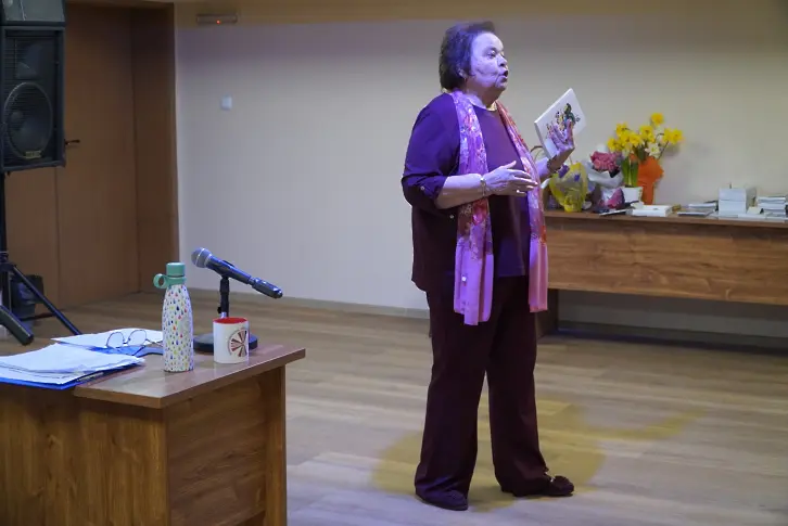 Плевенската поетеса Витка Витанова, която представи своята най-нова книга – „По пътя към мечтите: мемоари“