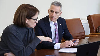 Гюров и Нейнски разговаряха с Христо Грозев за хибридната война у нас