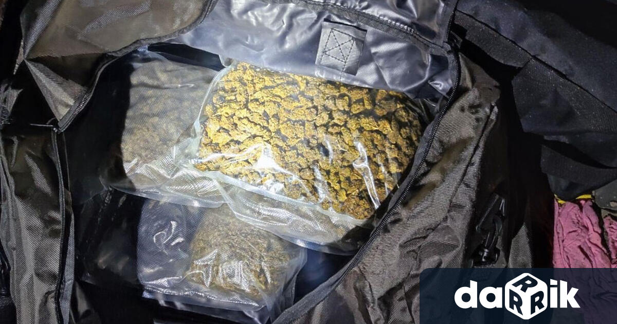 Двама криминално проявениса задържани за наркотици в Бургас Те са
