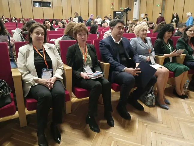 Плевен е домакин на регионален форум „Иновативните идеи, с които преобразяваме класната стая днес – проекция на утрешния ден“/СНИМКИ/