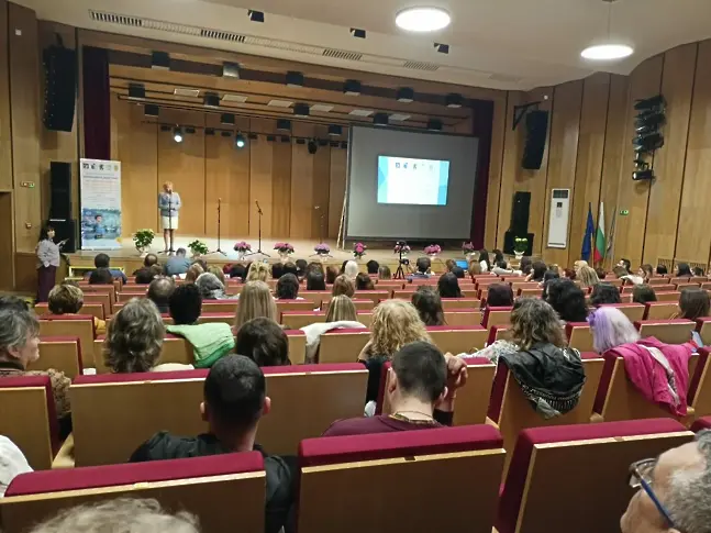 Плевен е домакин на регионален форум „Иновативните идеи, с които преобразяваме класната стая днес – проекция на утрешния ден“/СНИМКИ/