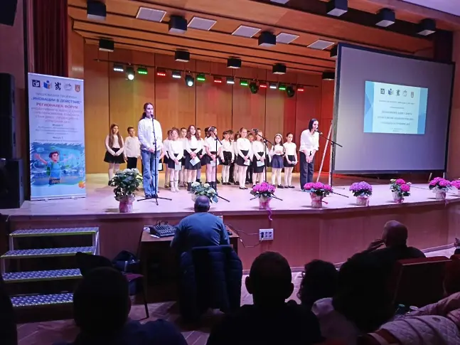 Плевен е домакин на регионален форум „Иновативните идеи, с които преобразяваме класната стая днес – проекция на утрешния ден“/СНИМКИ/