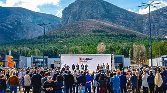 Модерен търговския парк отвори врати във Враца