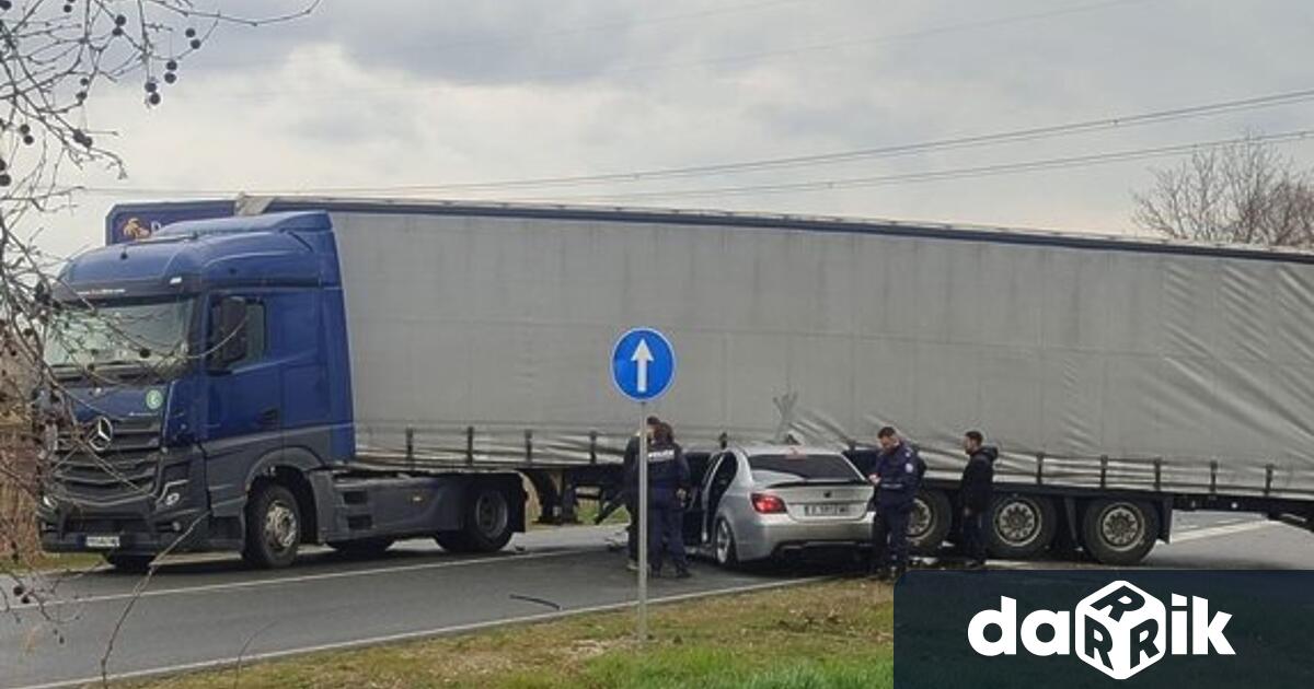 Починал е тежко раненият в сблъсъка между тир и БМВ