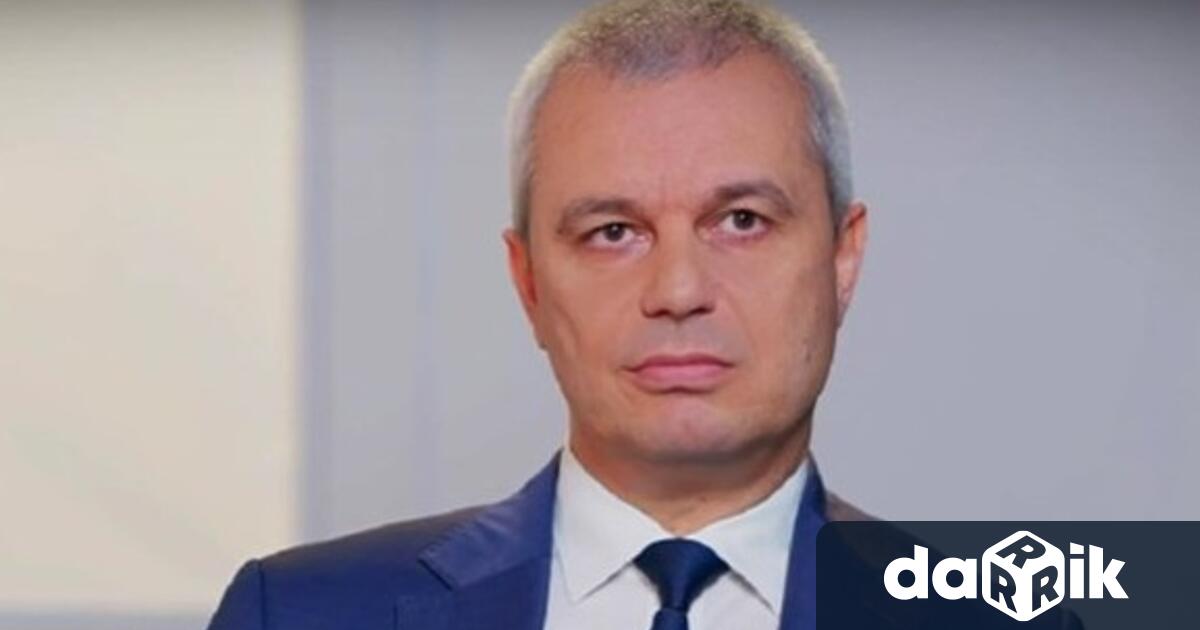 Лидерът на Възраждане Костадин Костадинов отказа да говори за развода