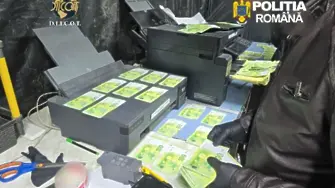 1 200 000 фалшиви евро: Нелегалната печатница за пари била в изолирана къща (СНИМКИ)