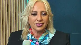 Мария Маслева рисува „Състоянията на формата“