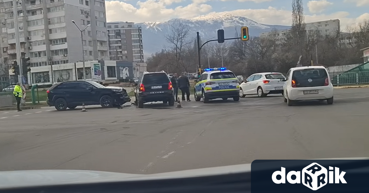 Катастрофа е станала на кръстовището между бул Александър Малинов и