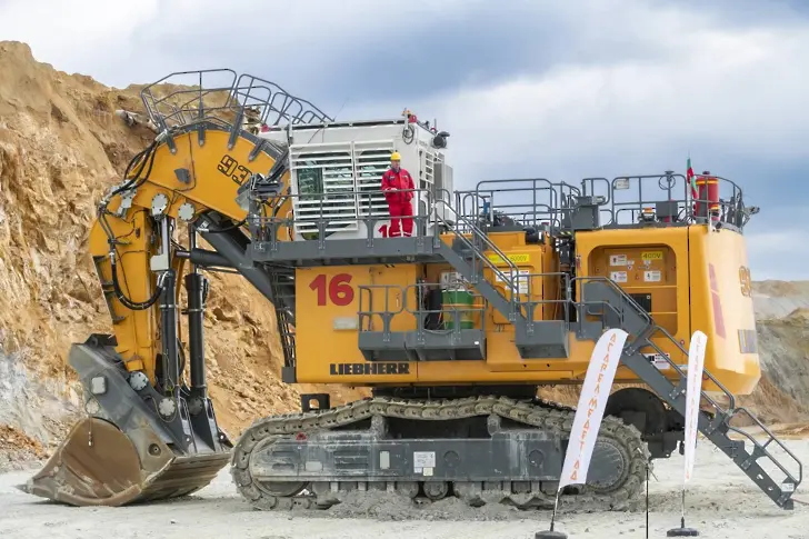 Пети електрически багер „Либхер“ заработи в рудник „Асарел"