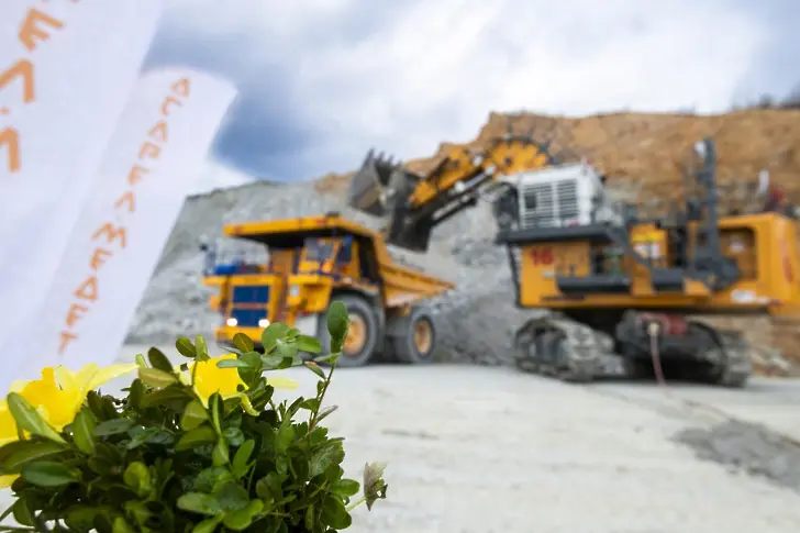 Пети електрически багер „Либхер“ заработи в рудник „Асарел"