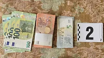 Парични суми и тетрадка с имена и изписани цифри са иззети от търговски обект и частен дом в село Крива бара, община Брусарци.