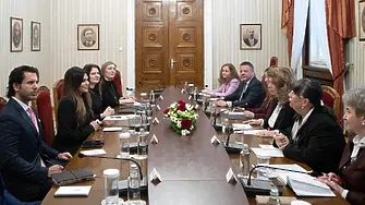 Президентът Йотова разговаря с американския посланик в Гърция