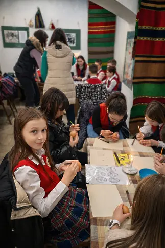 Деца участваха в творчески работилници и боядисваха писани яйца в Етнографския музей на Враца