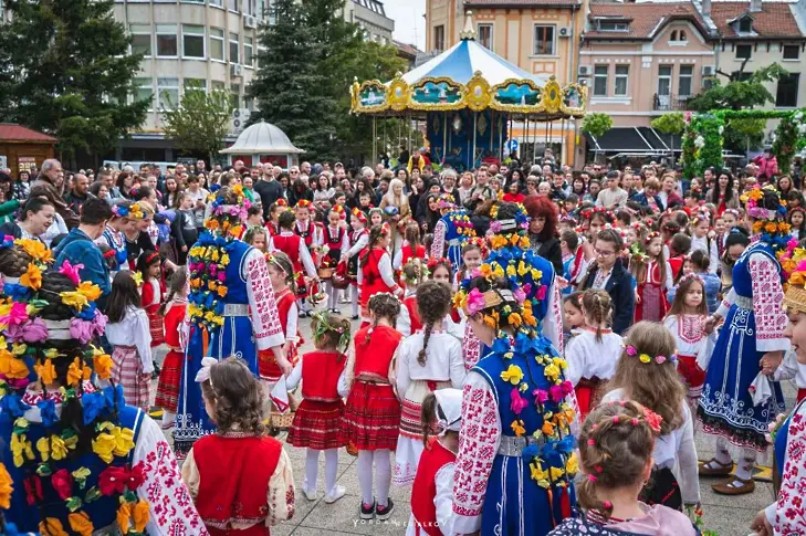 Отбелязваме Лазаровден и Цветница с празнична програма пред Община Враца
