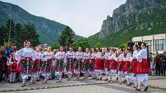 Отбелязваме Лазаровден и Цветница с празнична програма пред Община Враца