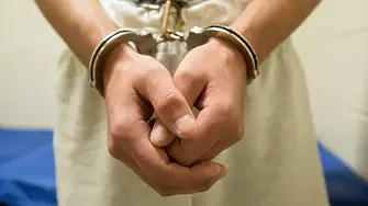 Арестуваха 12-годишно дете за смъртта на негова съученичка