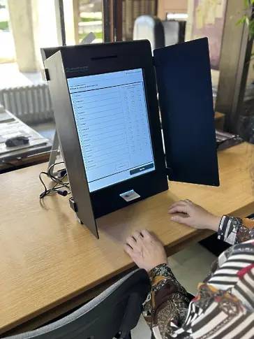 Демонстрационно гласуване в Областна администрация Плевен