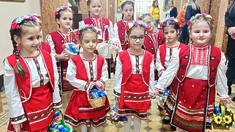 Малки лазарки отправиха пожелания за здраве в Община Плевен 