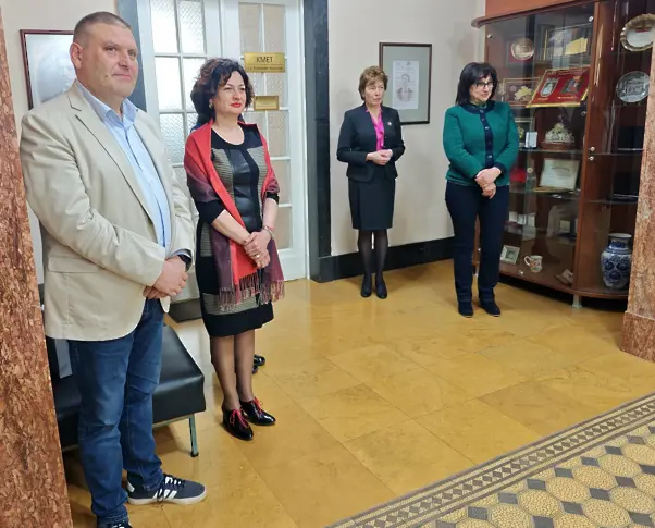 Малки лазарки отправиха пожелания за здраве в Община Плевен 