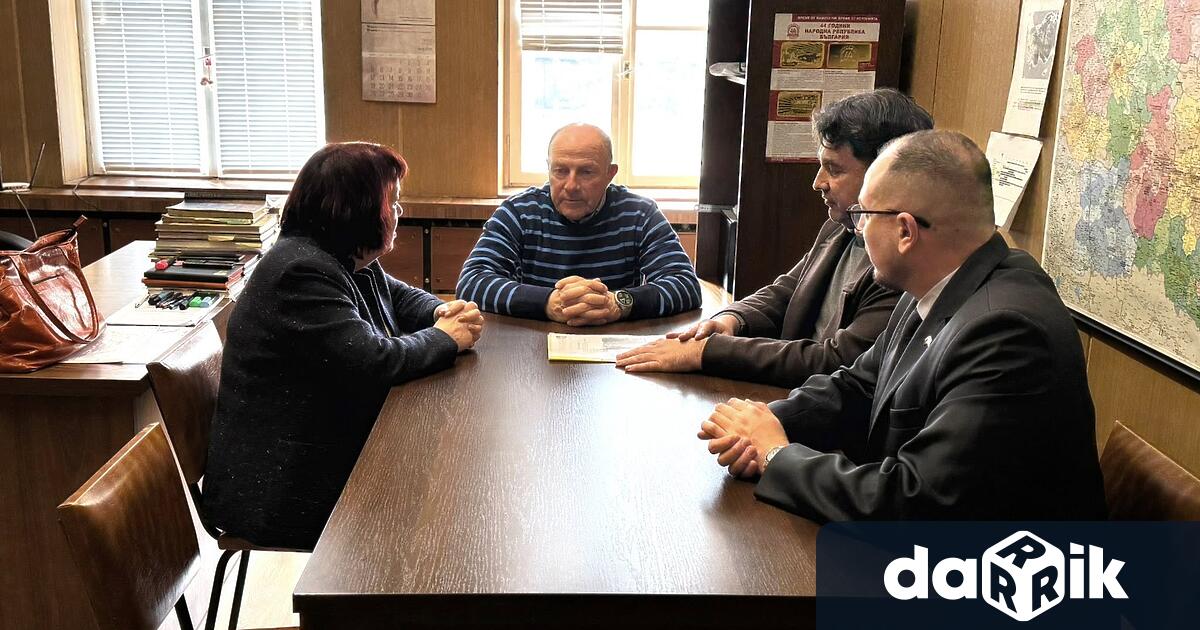 Областният управител инж Александър Йотков заедно със заместник областните управители