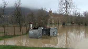 Черни Лом преля: Хора бягат от домовете си