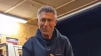 Краси Балъков с „неудържима енергия” и танци по случай юбилея си (ВИДЕО)