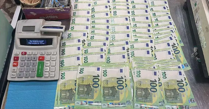 Акция „Купен вот“ в Бургас: Иззеха над 20 000 евро и агитационни материали, има задържан (СНИМКИ)