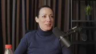 Искра Донова за смисъла, красотата и тежестта да станеш майка