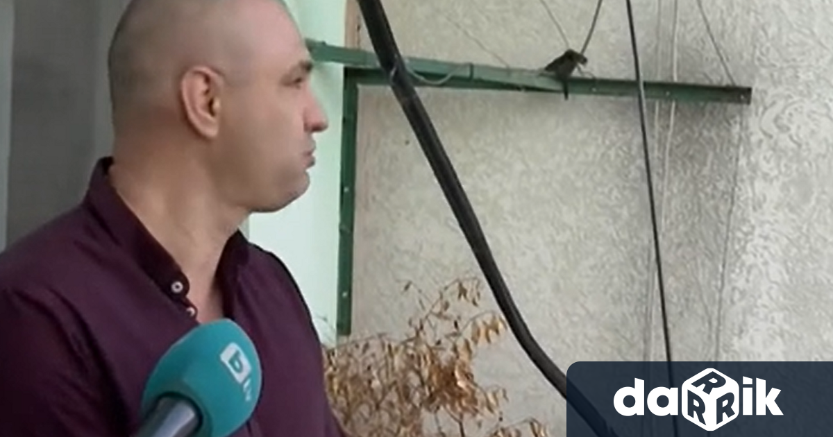 Оказва се че единствено от терасата на 40 годишния миньор Динко