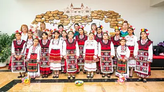 Лазарки гостуваха в Община Нова Загора