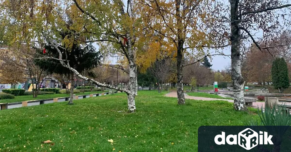 В петък ще преобладава облачно време На места ще превалява