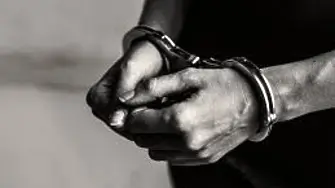 Задържаха в ареста 20-годишен мъж, който нанесъл телесна повреда на друг след скандал