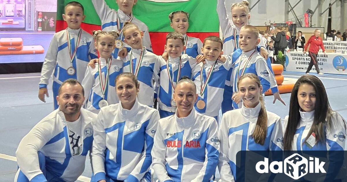 Състезателите от Спортен клуб по акробатика Стефан Данчев записаха пореден