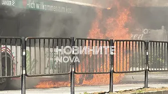 Автобус горя в центъра на Пловдив