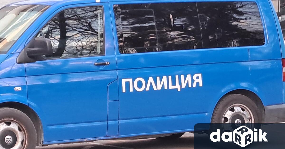 Шестима футболни привърженици са били отведени в полицията за противообществени