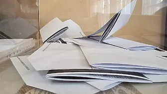 Областните управители започват да получават отпечатаните бюлетини 