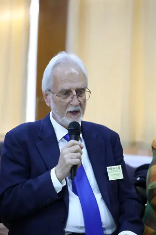 Кметът д-р Иван Иванов и председателят на физиците в България акад. Александър Драйшу откриха в Севлиево 54-ата конференция по въпросите на обучението по физика