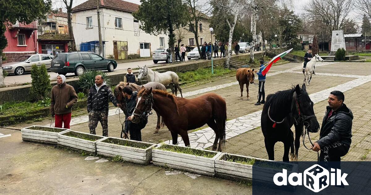 В село Три кладенци организираха конни надбягванияЖители и гости на