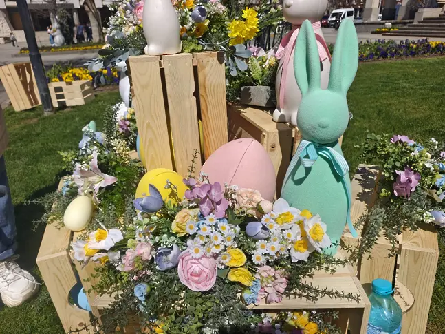 Нови фигури допълват великденската украса на Плевен/СНИМКИ/