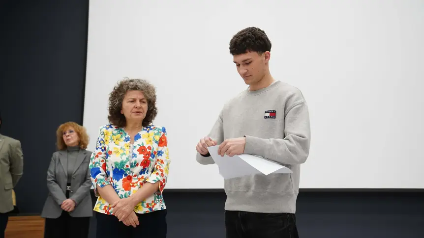 1100 кандидат- студенти се явиха на предварителния изпит по биология и химия за „Медицина“, „Фармация“ и „Ветеринарна медицина“ в МУ-Плевен/СНИМКИ/