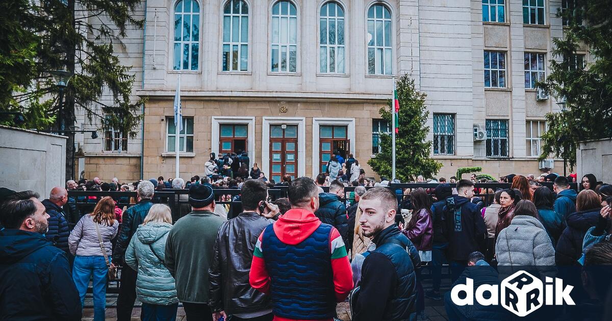На 4 април 1100 кандидат студенти се явиха на предварителния