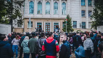 1100 кандидат- студенти се явиха на предварителния изпит по биология и химия за „Медицина“, „Фармация“ и „Ветеринарна медицина“ в МУ-Плевен/СНИМКИ/