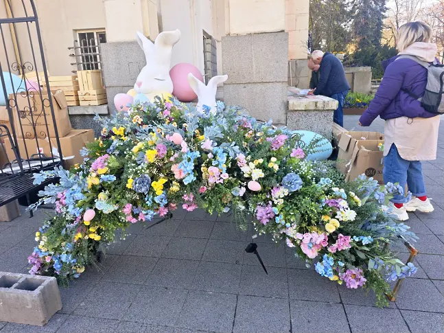 Нови фигури допълват великденската украса на Плевен/СНИМКИ/