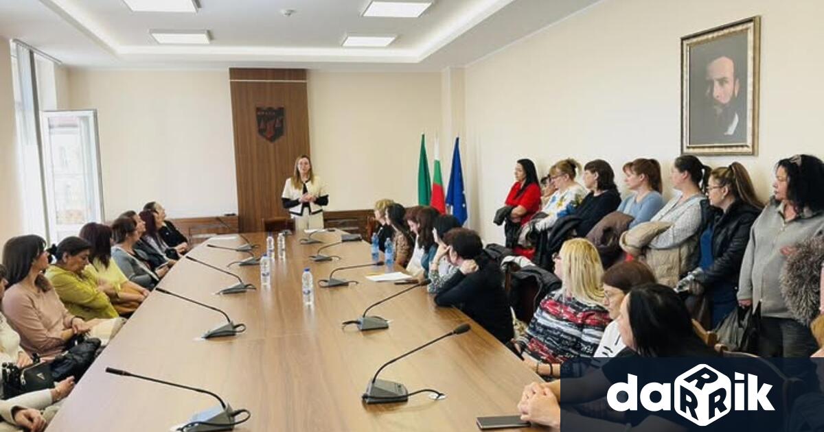 Над 20 медицински специалисти – медицински сестри и санитари са